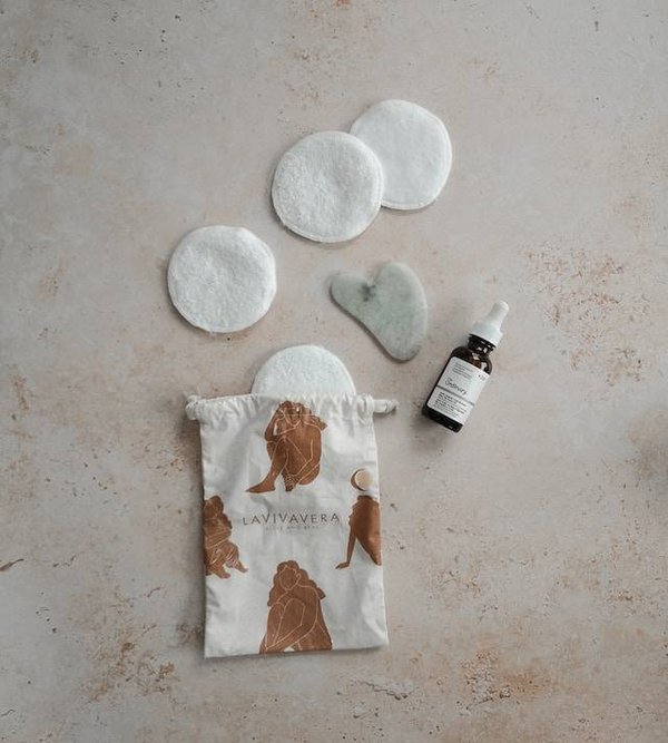 Comment se démaquiller correctement et prendre soin de sa peau après le maquillage ?